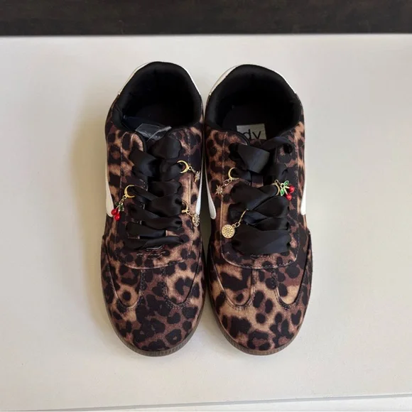 NWOB DV by Dolce Vita Quantum Charm Leopard Sneakers 9.5 - Picture 2 of 9